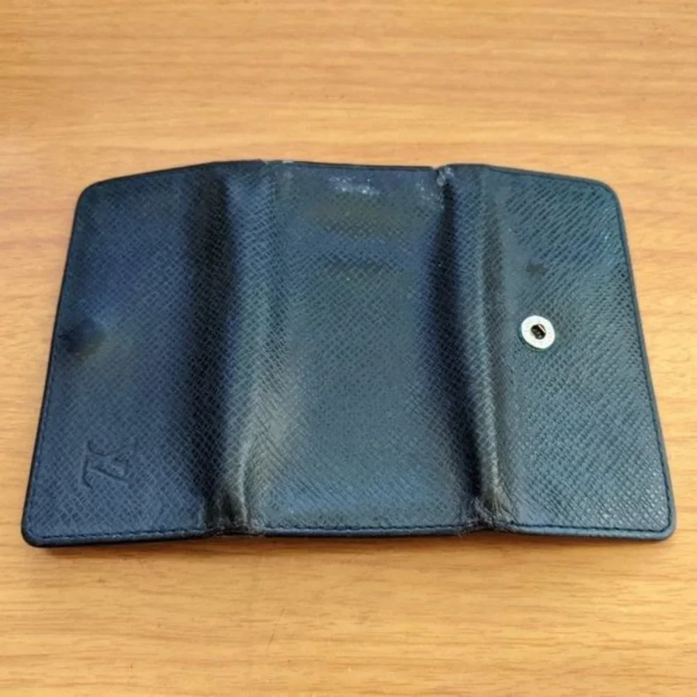 Louis Vuitton Taiga Key Holder/Wallet #906💥PRICE DROP💥